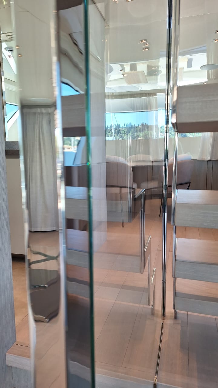 Motoryacht Glass Cleaning & Detailing